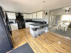 Merrilees Crescent- click for photo gallery